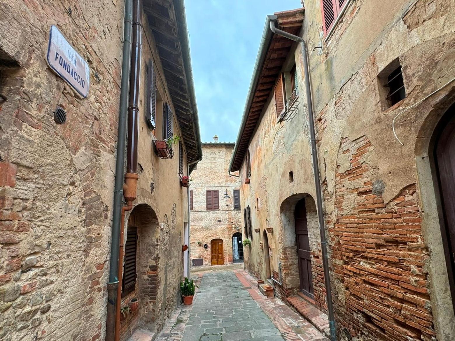 Апартаменти Casa Giulia, Il Gioiello Del Borgo Чертальдо Екстер'єр фото