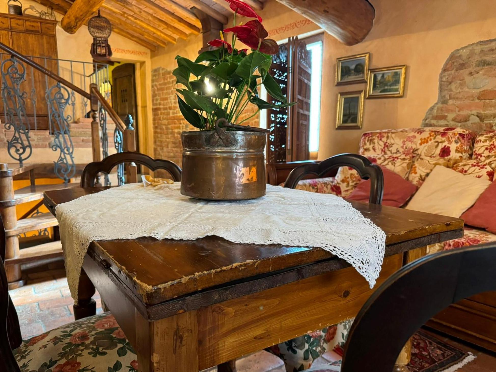 Апартаменти Casa Giulia, Il Gioiello Del Borgo Чертальдо Екстер'єр фото